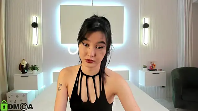 Snapshot of Lola_Peach chatting on January 26, 6:07 am Lola Peach online show from January 26, 6:07 am