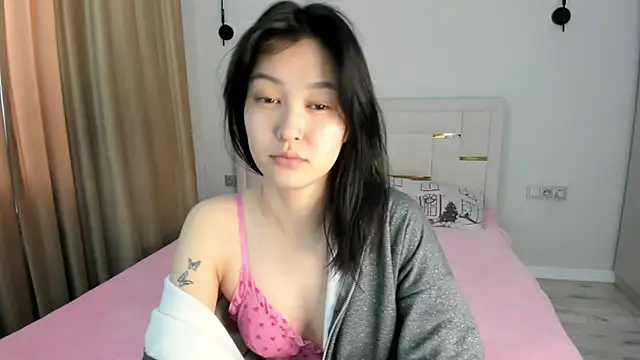 Lola Peach online show from April 11, 5:12 am