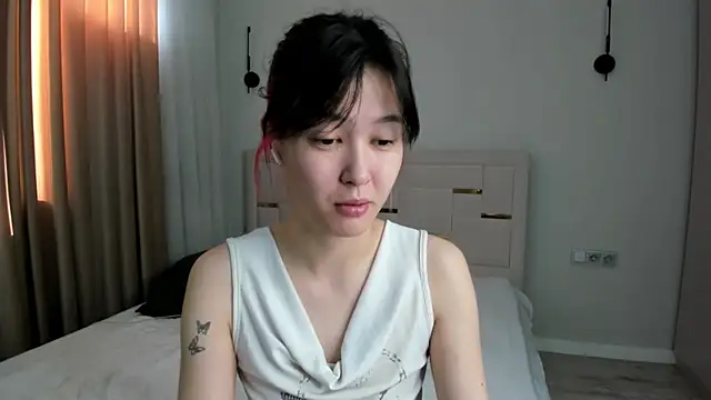 Lola Peach online show from July 5, 2:29 am