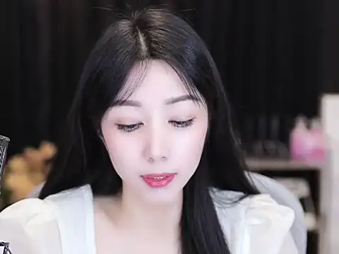 Nuyoah-77 online show from September 17, 4:30 pm