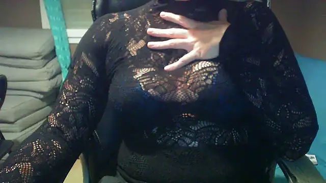 Snapshot of Raptor82 chatting on October 6, 7:33 pm Raptor82 online show from October 6, 7:33 pm