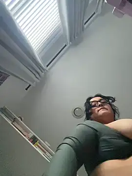 girlygirl1313 online show from February 21, 10:26 pm