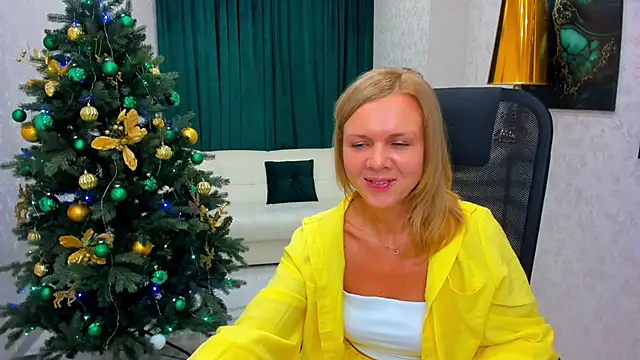 Snapshot of AgathaKlouin chatting on December 15, 5:13 am AgathaKlouin online show from December 15, 5:13 am