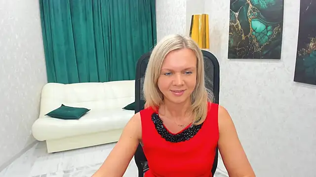 Snapshot of AgathaKlouin chatting on February 2, 7:09 am AgathaKlouin online show from February 2, 7:09 am