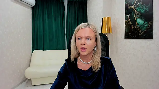 Snapshot of AgathaKlouin chatting on February 18, 7:30 pm AgathaKlouin online show from February 18, 7:30 pm