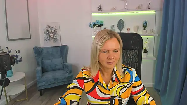 Snapshot of AgathaKlouin chatting on October 9, 7:23 pm AgathaKlouin online show from October 9, 7:23 pm