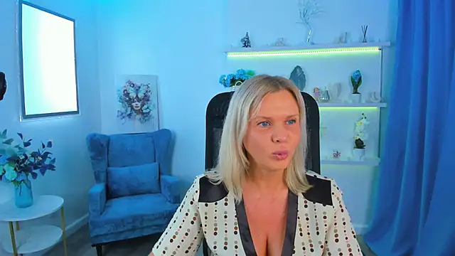 Snapshot of AgathaKlouin chatting on October 11, 7:12 pm AgathaKlouin online show from October 11, 7:12 pm