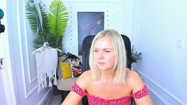 Snapshot of AgathaKlouin chatting on October 19, 7:14 pm AgathaKlouin online show from October 19, 7:14 pm