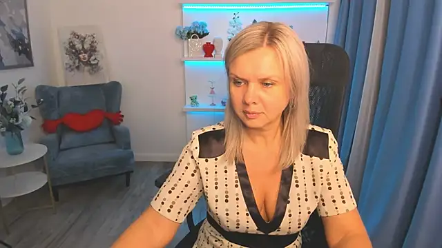 AgathaKlouin online show from March 5, 7:10 pm