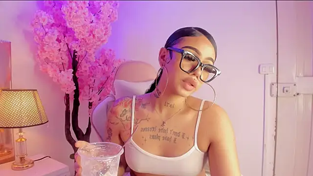 Mia Jansen online show from February 13, 1:40 am