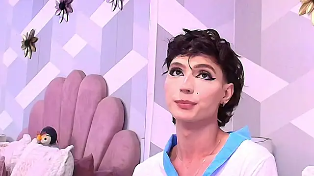 KylieMonnett online show from October 9, 5:00 pm