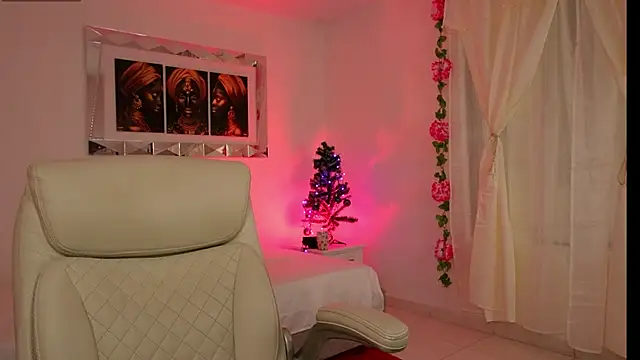 Alondrasparrow2 online show from December 24, 2:12 pm