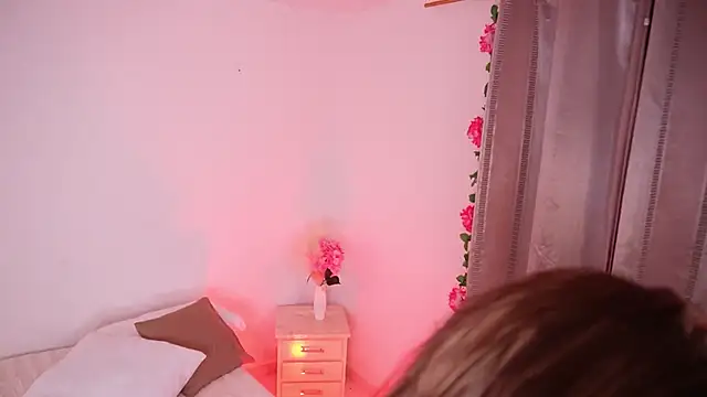 Alondrasparrow2 online show from February 27, 1:38 am