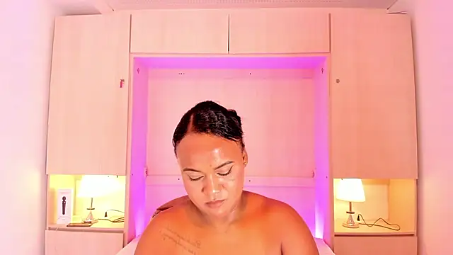 EmilyyStuart online show from January 18, 10:06 am