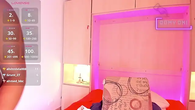 EmilyyStuart online show from January 24, 9:39 am