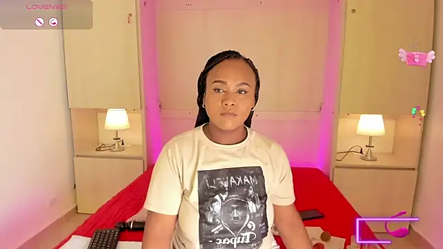 EmilyyStuart online show from October 7, 4:09 am