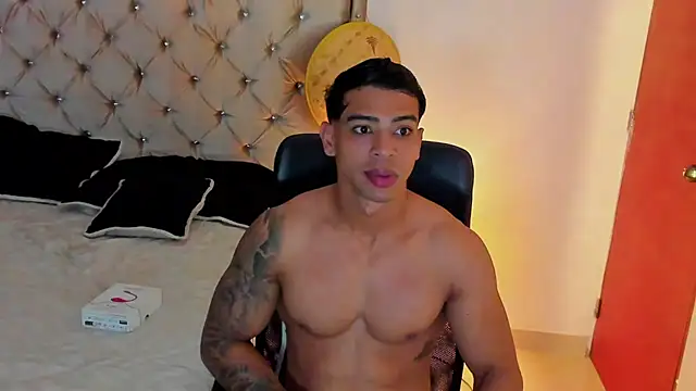 Snapshot of Andrew_wolf7 chatting on November 14, 12:59 pm Andrew wolf7 online show from November 14, 12:59 pm