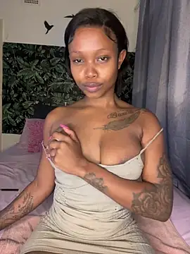 Snapshot of InkLady444 chatting on January 14, 12:43 am InkLady444 online show from January 14, 12:43 am