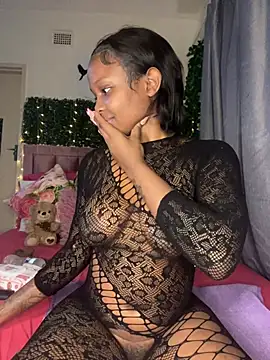 Snapshot of InkLady444 chatting on February 18, 1:32 am InkLady444 online show from February 18, 1:32 am