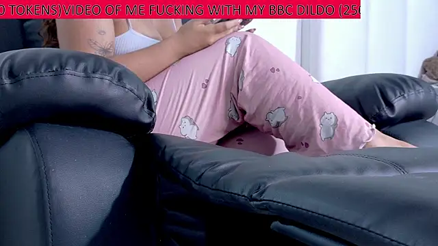 Snapshot of latinfeet-qos chatting on July 21, 3:09 am latinfeet-qos online show from July 21, 3:09 am