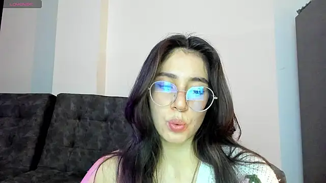 emmadiaz1 online show from December 3, 1:30 am