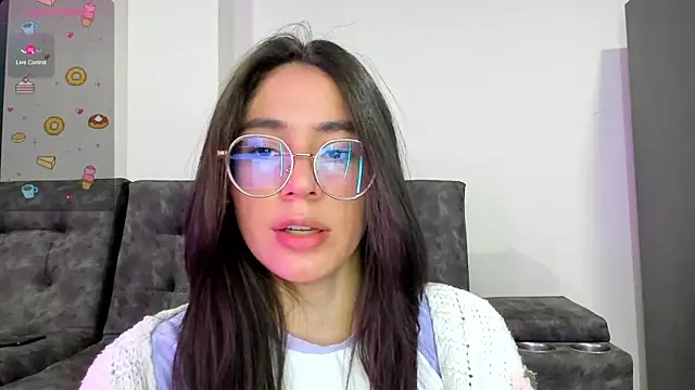 emmadiaz1 online show from January 16, 11:59 pm