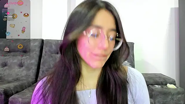 emmadiaz1 online show from January 18, 12:02 am