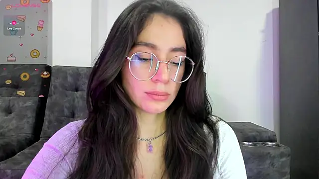 emmadiaz1 online show from March 1, 1:00 am