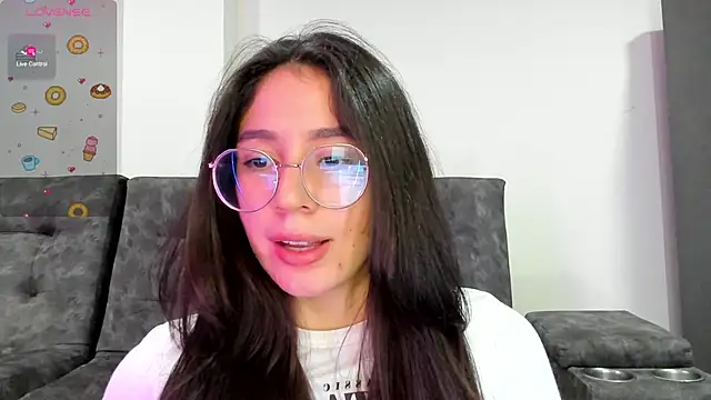 emmadiaz1 online show from March 22, 6:00 am