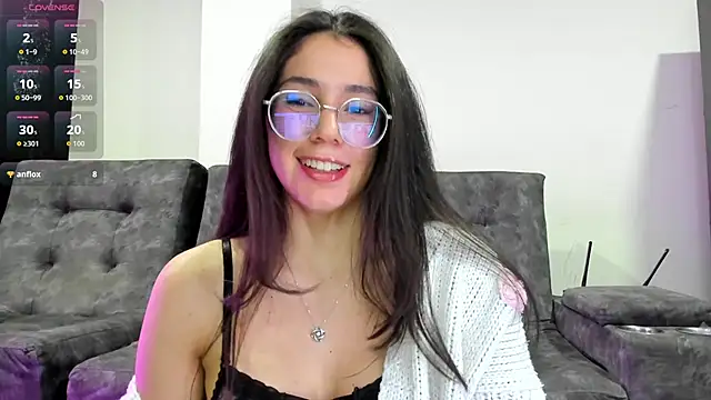 Snapshot of emmadiaz1 chatting on December 15, 3:11 am emmadiaz1 online show from December 15, 3:11 am