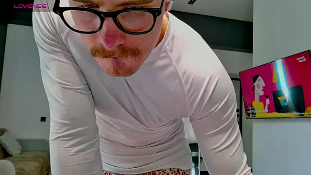 Snapshot of white_King9999 chatting on April 30, 12:00 pm white King9999 online show from April 30, 12:00 pm