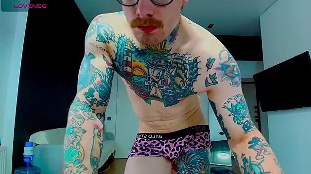 Snapshot of white_King9999 chatting on July 24, 2:53 am white King9999 online show from July 24, 2:53 am