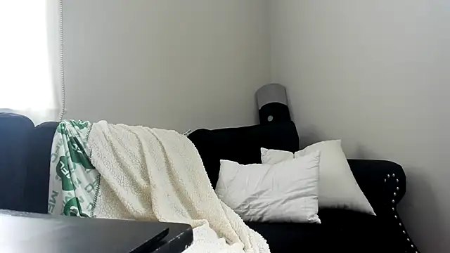 Snapshot of MistressKatie13xxx chatting on December 15, 4:37 pm MistressKatie13xxx online show from December 15, 4:37 pm