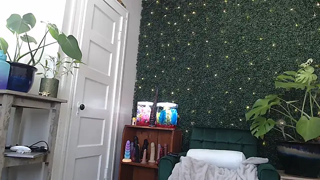 Snapshot of MistressKatie13xxx chatting on January 7, 5:53 pm MistressKatie13xxx online show from January 7, 5:53 pm