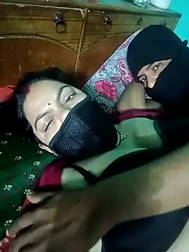 Lustyful Couple online show from January 23, 10:01 pm