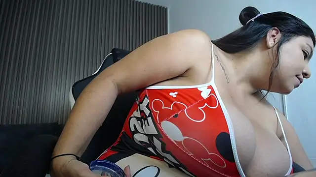 Snapshot of dania_miller_ chatting on December 19, 12:12 pm dania miller online show from December 19, 12:12 pm