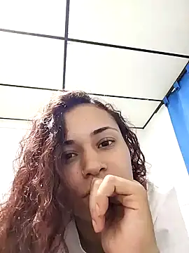 caroline0997 online show from January 16, 12:34 am