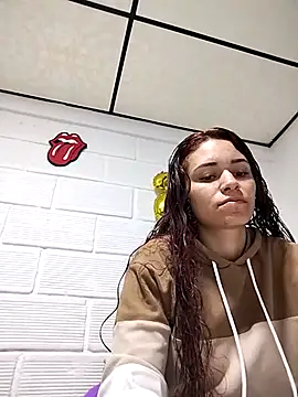 caroline0997 online show from February 13, 1:15 pm