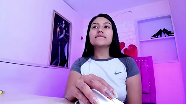 SarahStones online show from September 19, 9:43 am