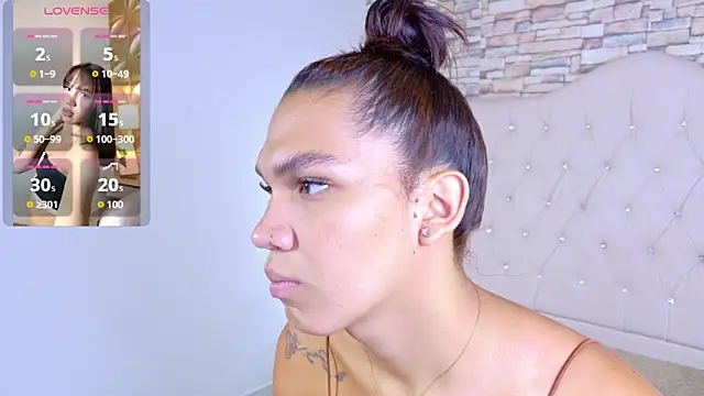 Sara-Smith- online show from April 18, 12:31 pm