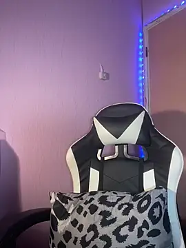 Snapshot of ursweet_babygirl chatting on May 17, 4:47 pm ursweet babygirl online show from May 17, 4:47 pm