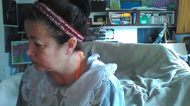 Snapshot of MariaAnaSunshine chatting on October 16, 8:37 am MariaAnaSunshine online show from October 16, 8:37 am