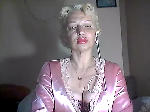 Snapshot of MaryJane441 chatting on April 24, 8:00 pm MaryJane441 online show from April 24, 8:00 pm
