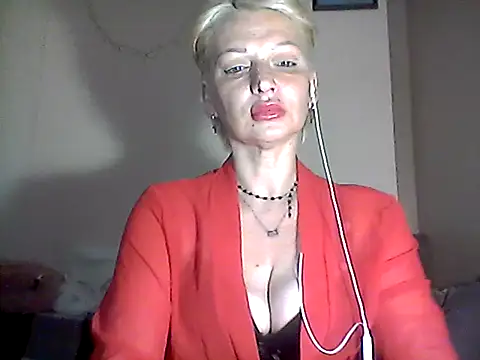 Snapshot of MaryJane441 chatting on April 26, 7:55 pm MaryJane441 online show from April 26, 7:55 pm