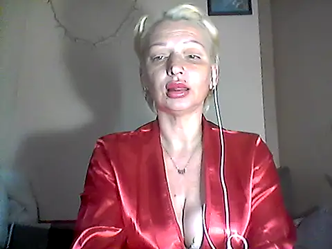Snapshot of MaryJane441 chatting on April 30, 8:15 pm MaryJane441 online show from April 30, 8:15 pm