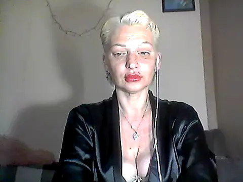 Snapshot of MaryJane441 chatting on May 4, 8:16 pm MaryJane441 online show from May 4, 8:16 pm