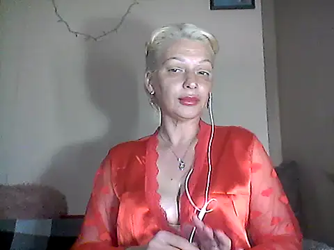 Snapshot of MaryJane441 chatting on May 7, 8:03 pm MaryJane441 online show from May 7, 8:03 pm