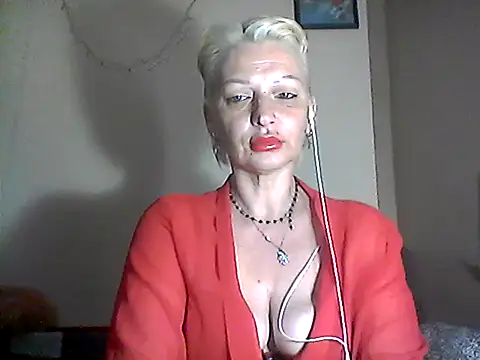Snapshot of MaryJane441 chatting on May 8, 8:25 pm MaryJane441 online show from May 8, 8:25 pm