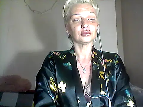 Snapshot of MaryJane441 chatting on May 22, 8:36 pm MaryJane441 online show from May 22, 8:36 pm