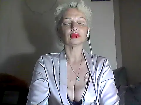 Snapshot of MaryJane441 chatting on May 23, 8:24 pm MaryJane441 online show from May 23, 8:24 pm